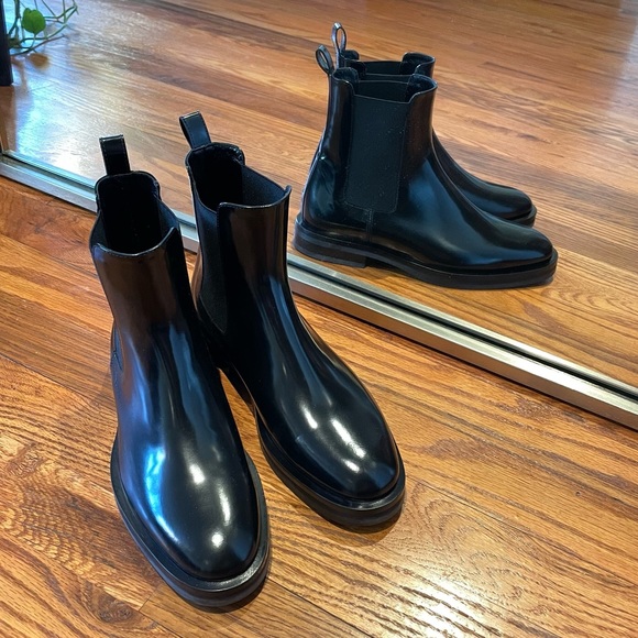Alexander McQueen Leather Chelsea Boots NWB - Picture 1 of 8